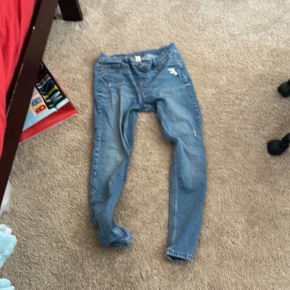 I am selling clothes that people want. - Picture 10 of 12